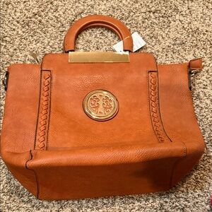 Elegant Tan Leather Handbag